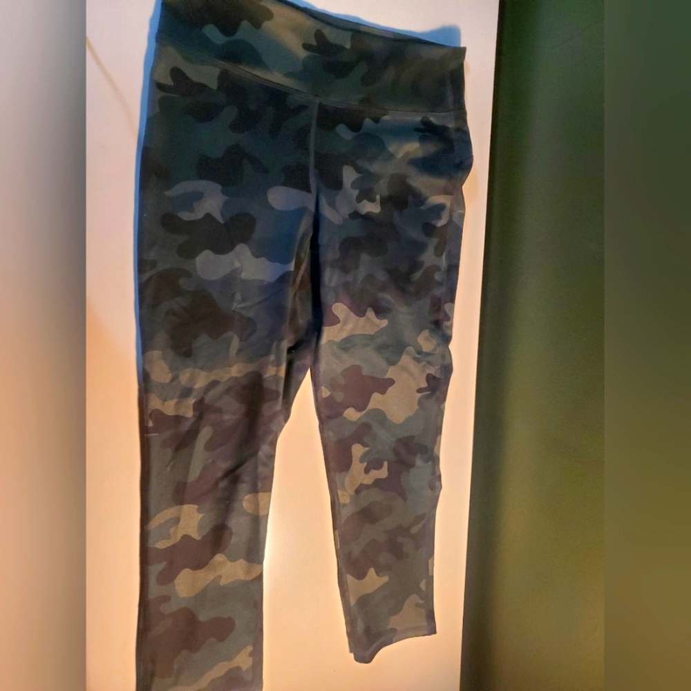Camo capris yoga pants